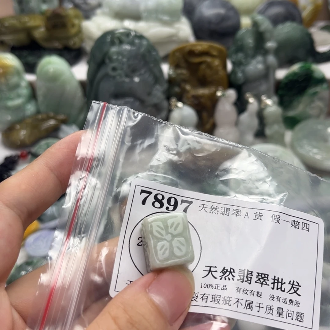 翡翠未镶嵌颈饰7897