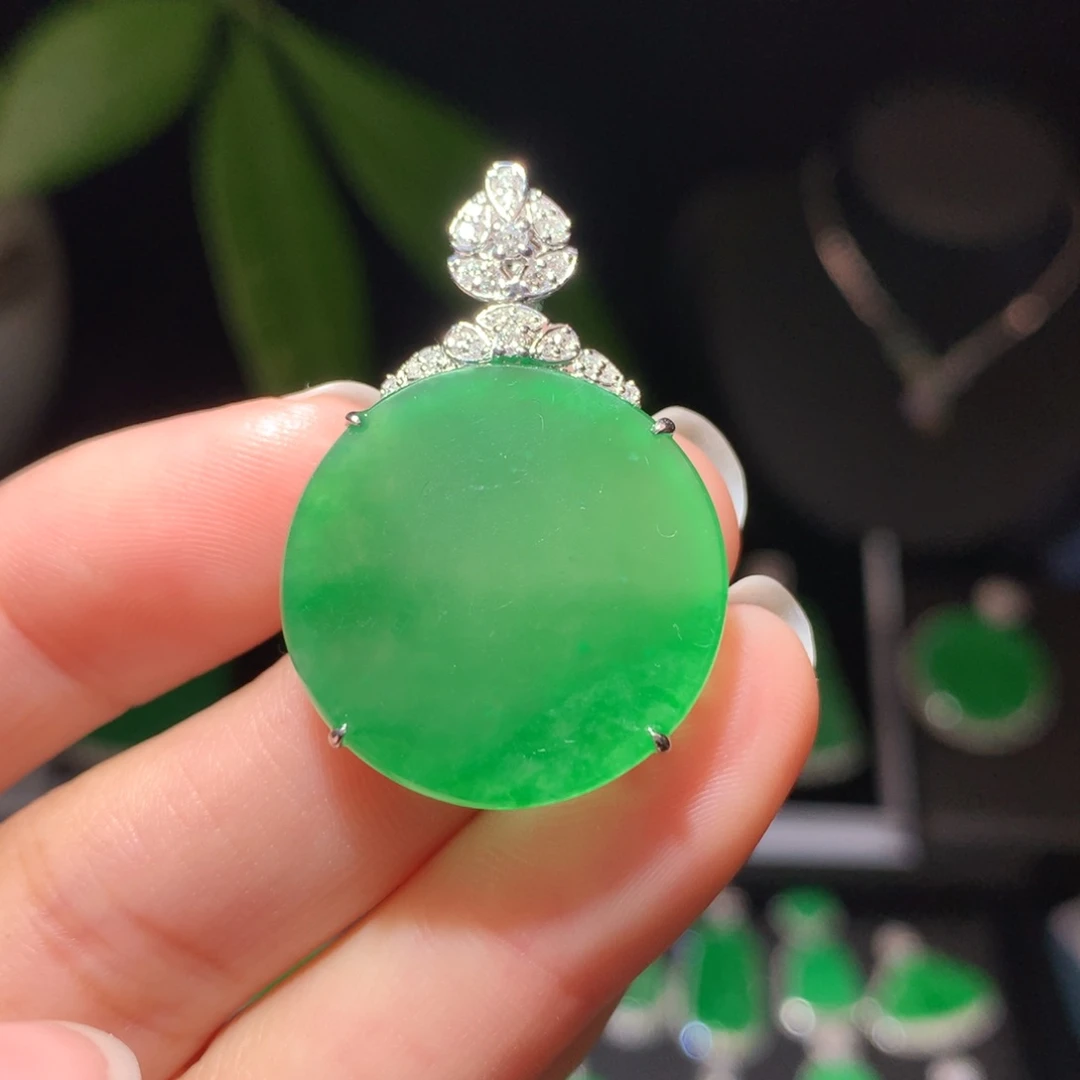 翡翠颈饰18K金镶嵌翡翠