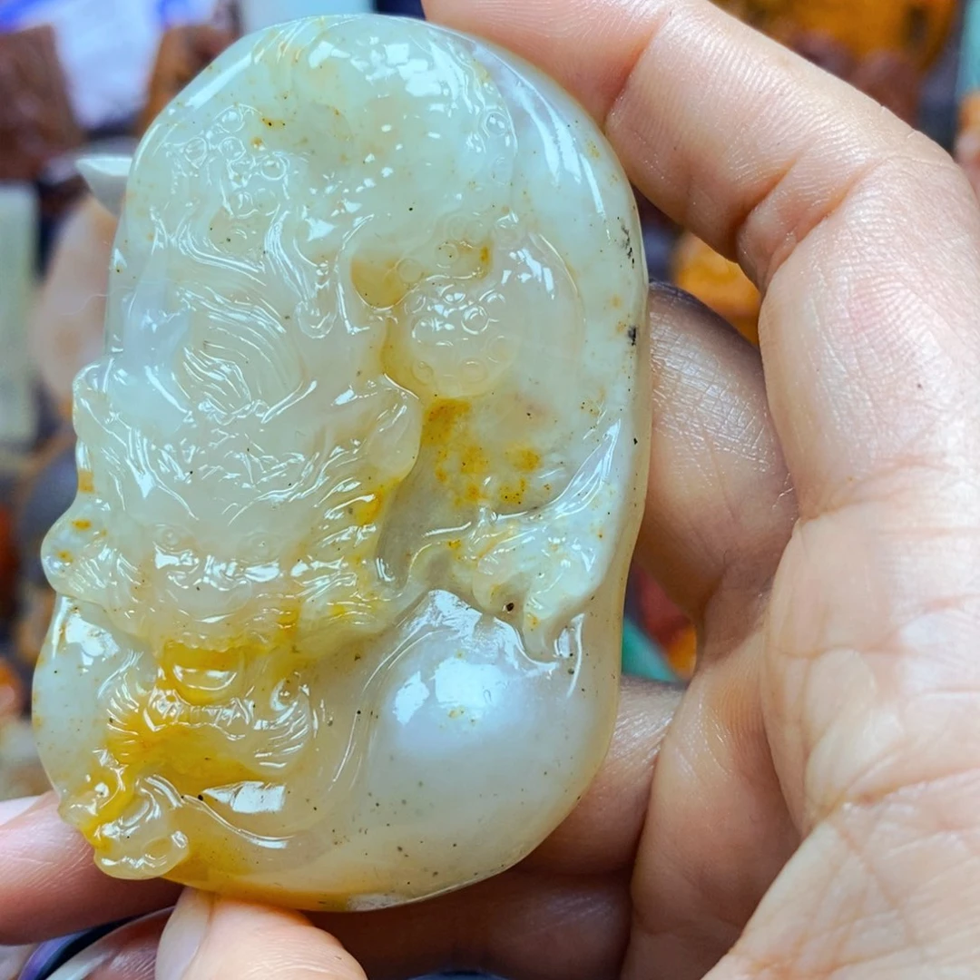 石英质玉（黄龙玉）未镶嵌颈饰