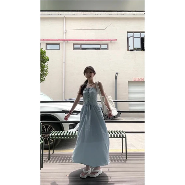 法式甜美温柔度假风褶皱挂脖连衣裙女夏季休闲宽松度假连衣长裙子