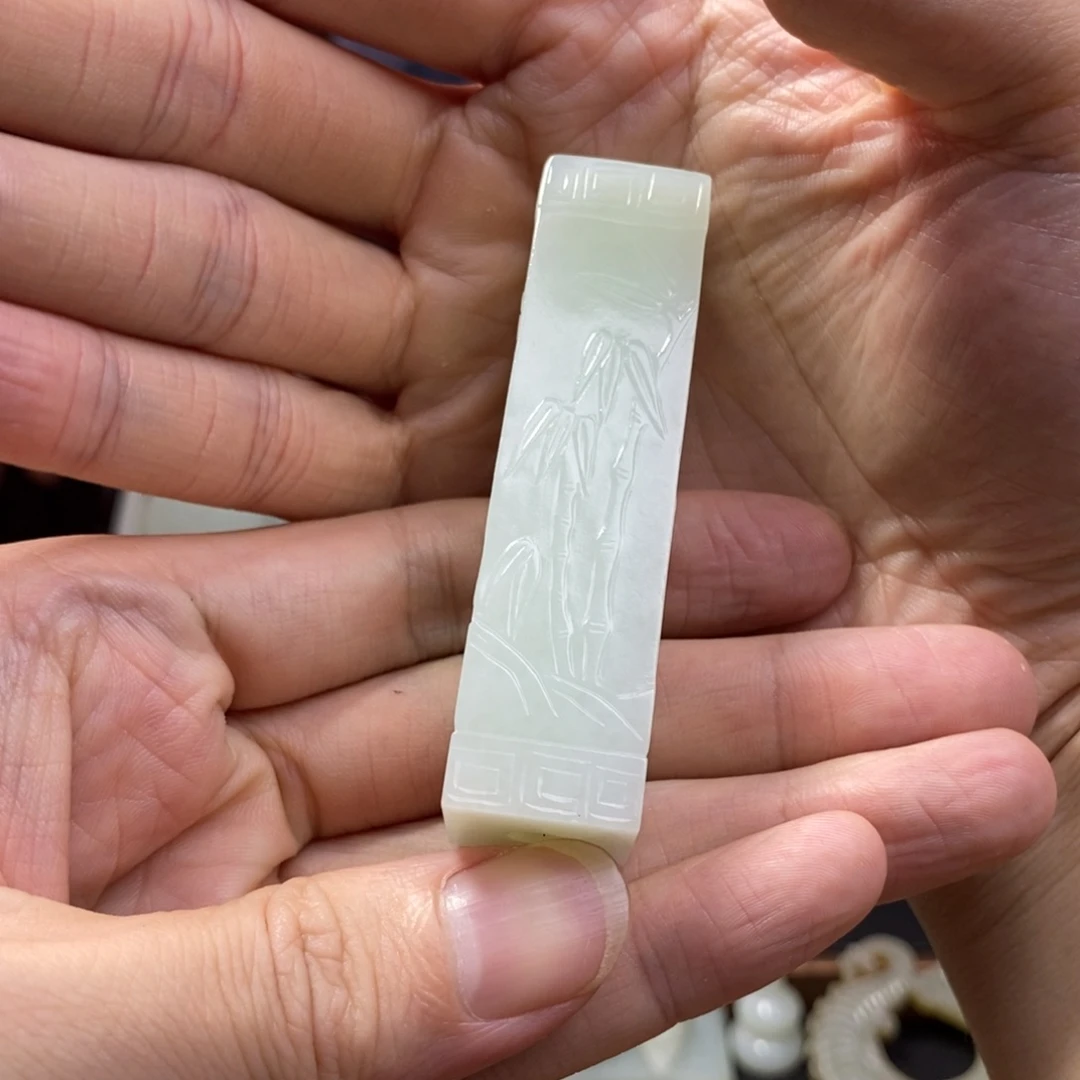 和田玉未镶嵌颈饰勇**峰