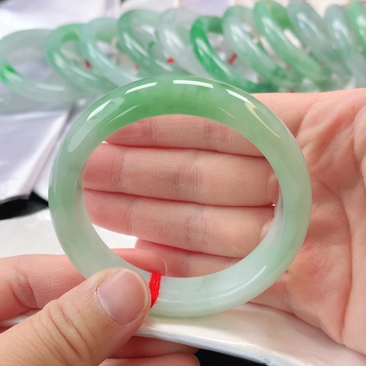 翡翠手镯未镶嵌缅甸A货翡翠手镯