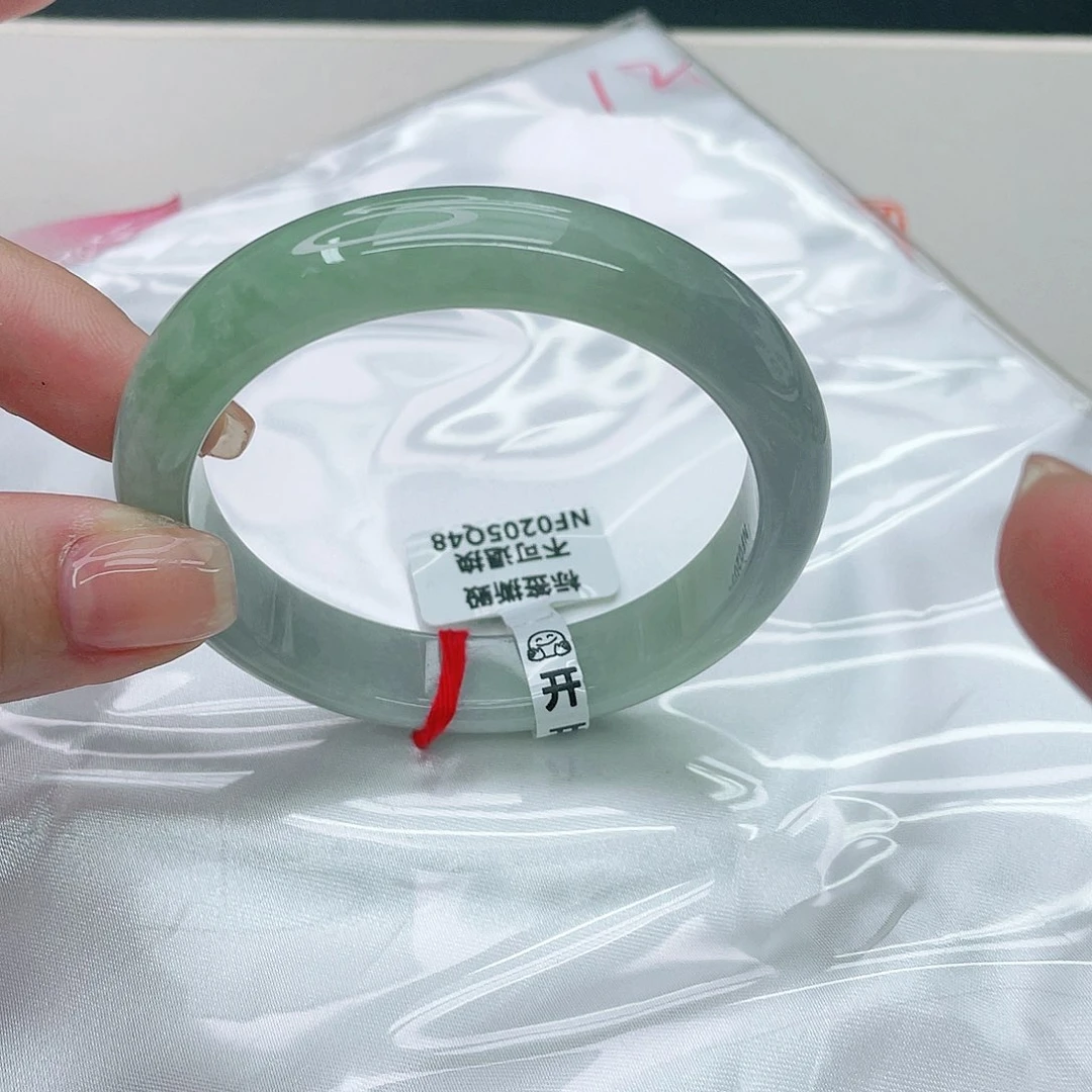 翡翠手镯未镶嵌正55.6
