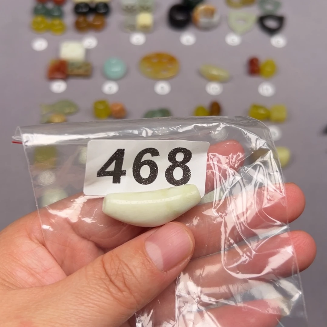 未镶嵌蛇纹石玉颈饰w****?