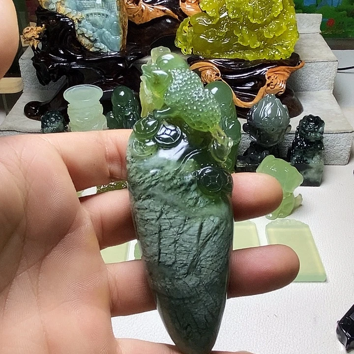 蛇纹石玉未镶嵌挂件