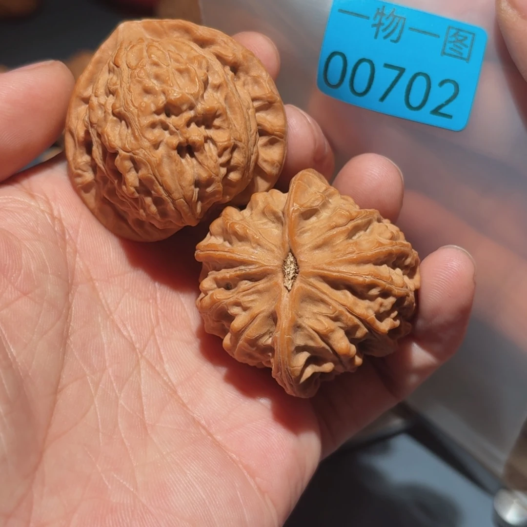 文玩核桃吊坠金牛