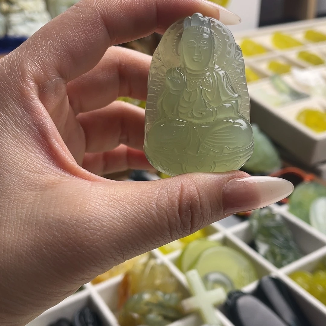 蛇纹石玉未镶嵌颈饰