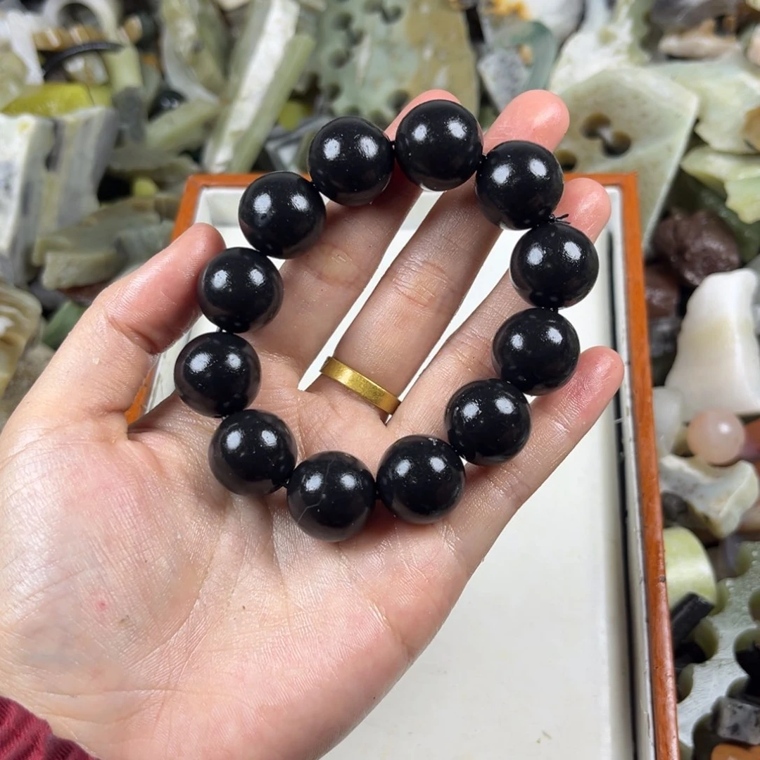 颈饰未镶嵌和田玉（糖玉）