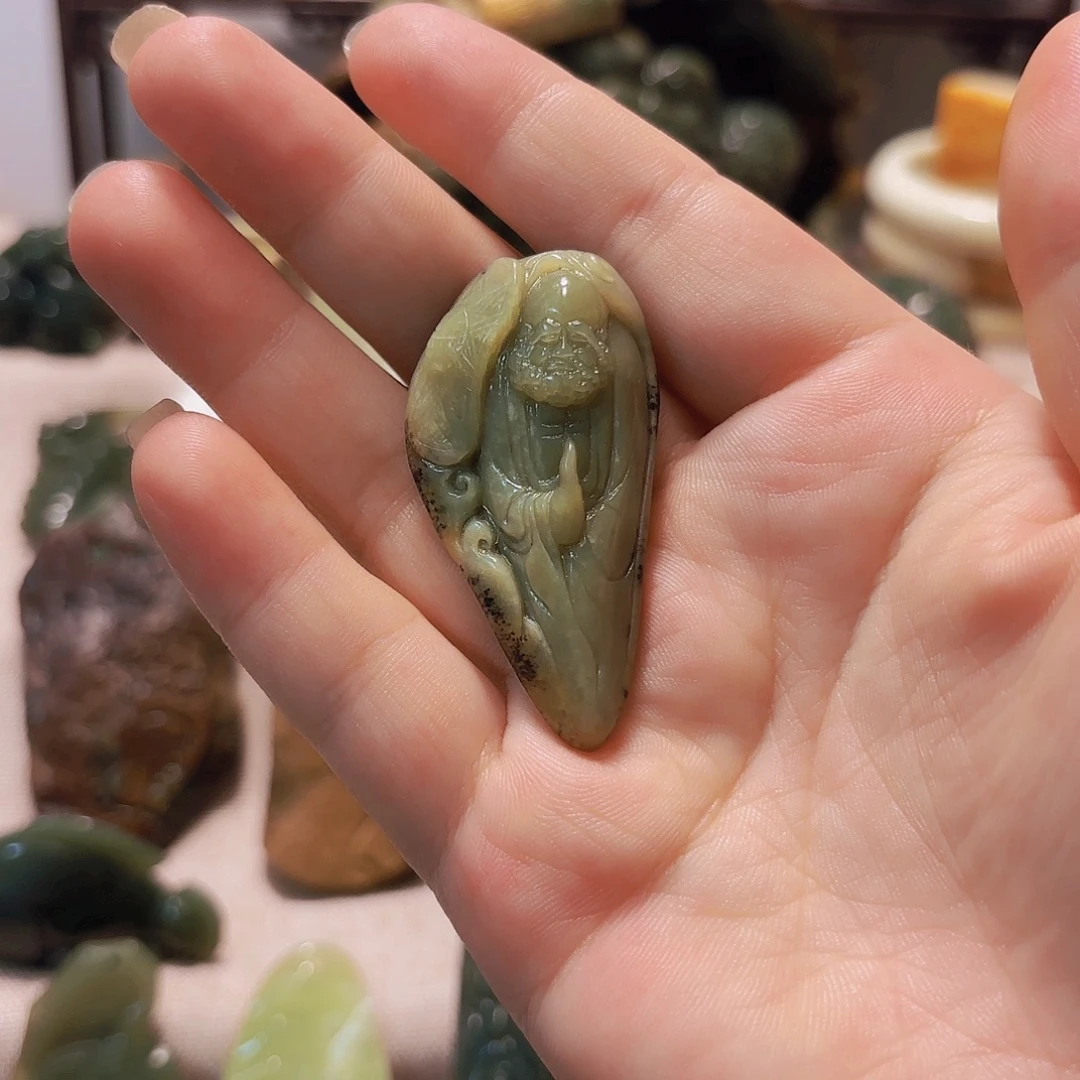 未镶嵌岫岩河磨玉（透闪石质玉）挂件