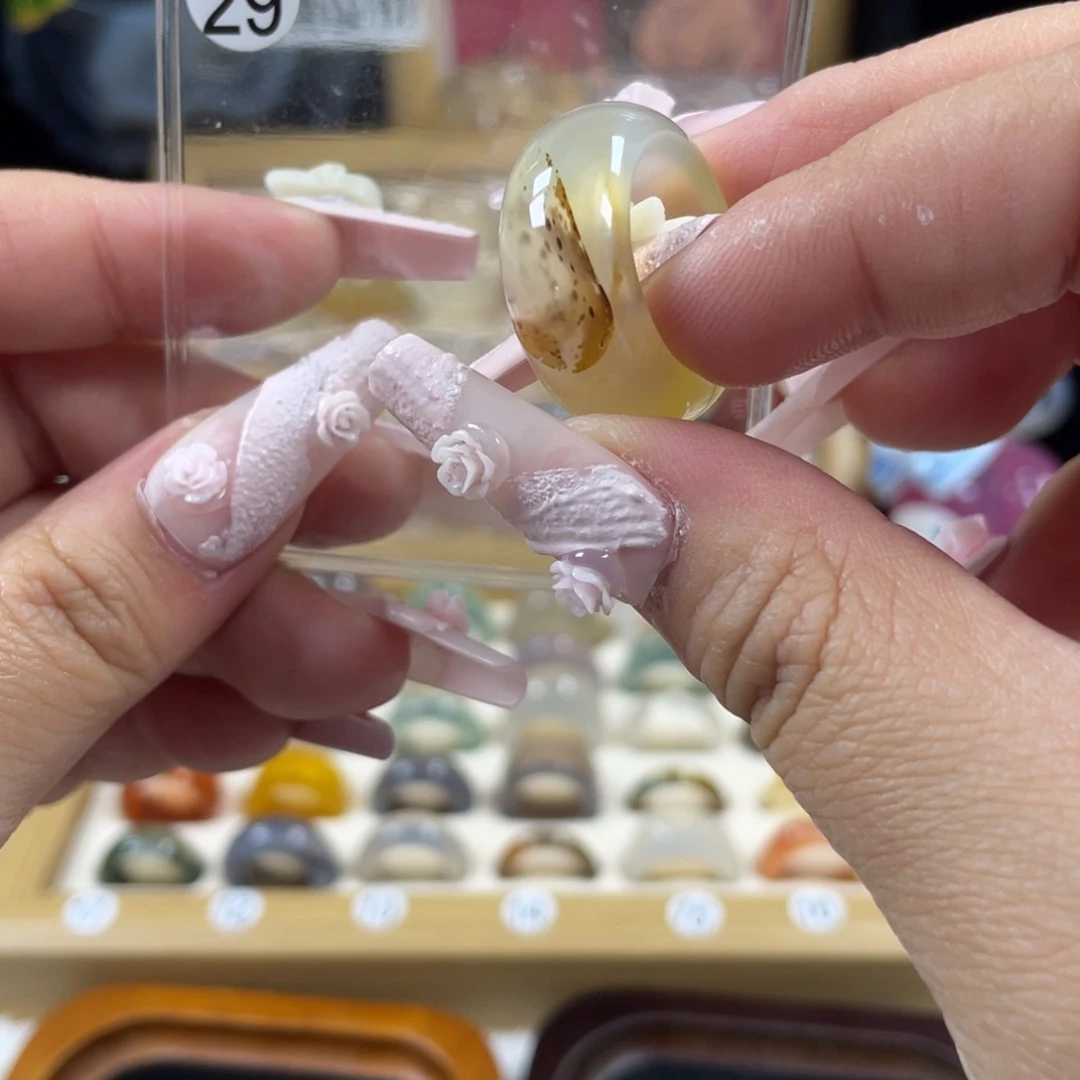 玛瑙/玉髓未镶嵌戒指29号港码18直径18.2（非质量问题.不退不换）