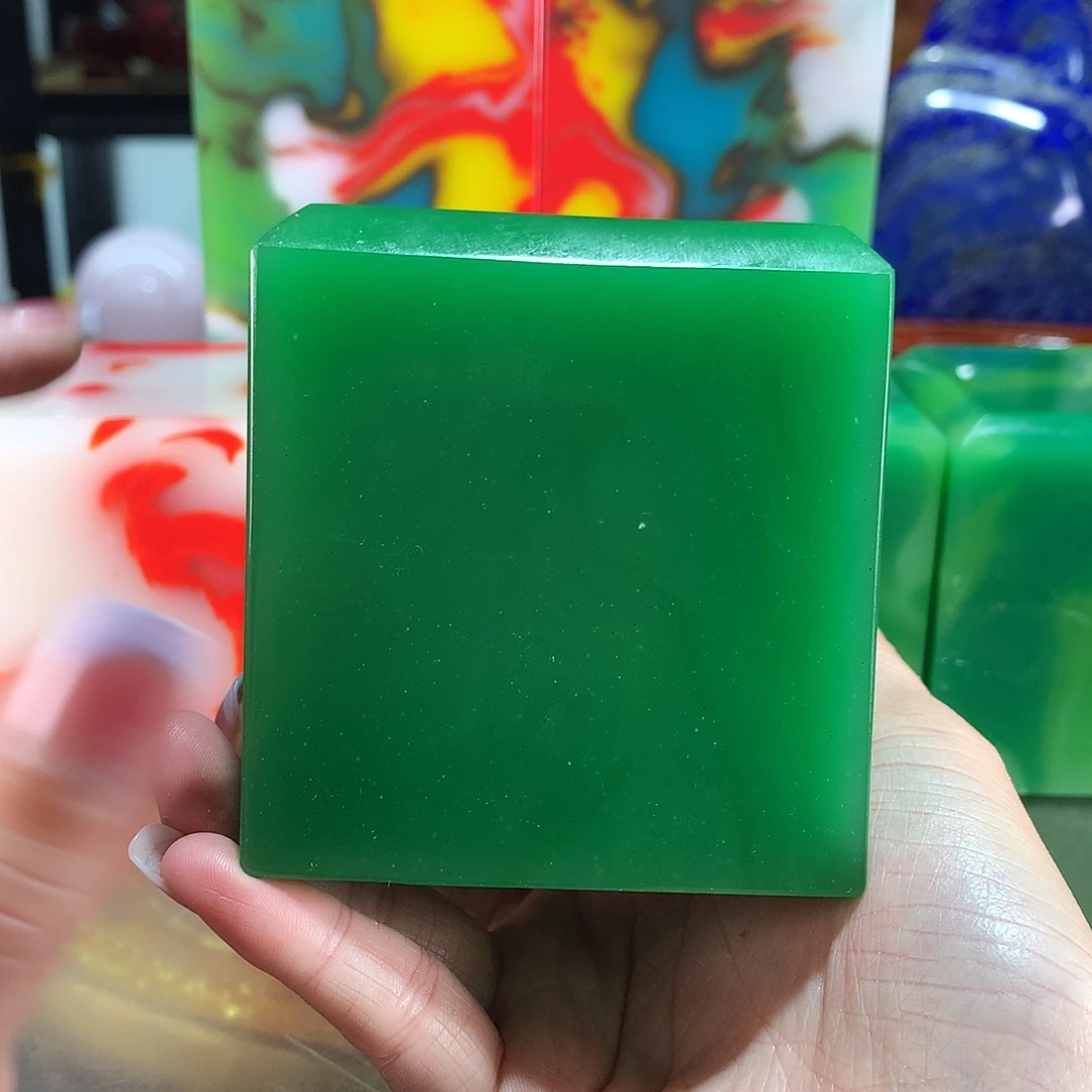 寻***物石材巴西绿色摆件