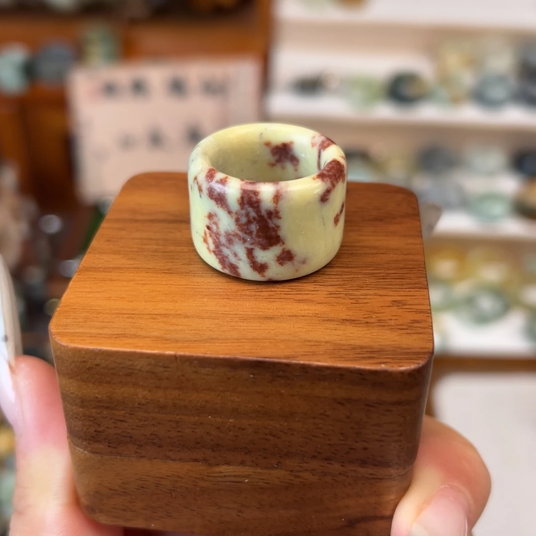 蛇纹石玉未镶嵌戒指抹茶红豆内径17