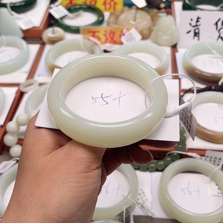 未镶嵌手镯和田玉