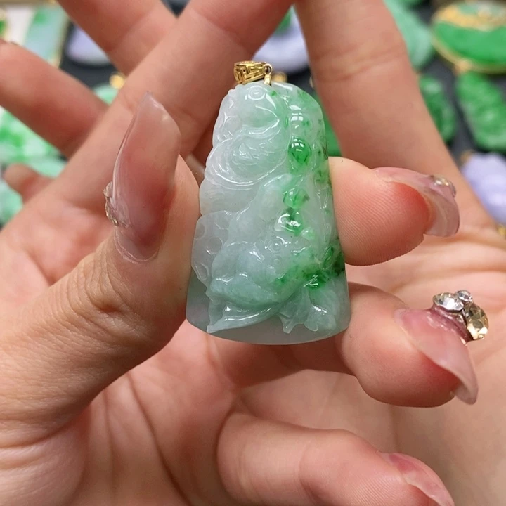 翡翠颈饰未镶嵌吊坠