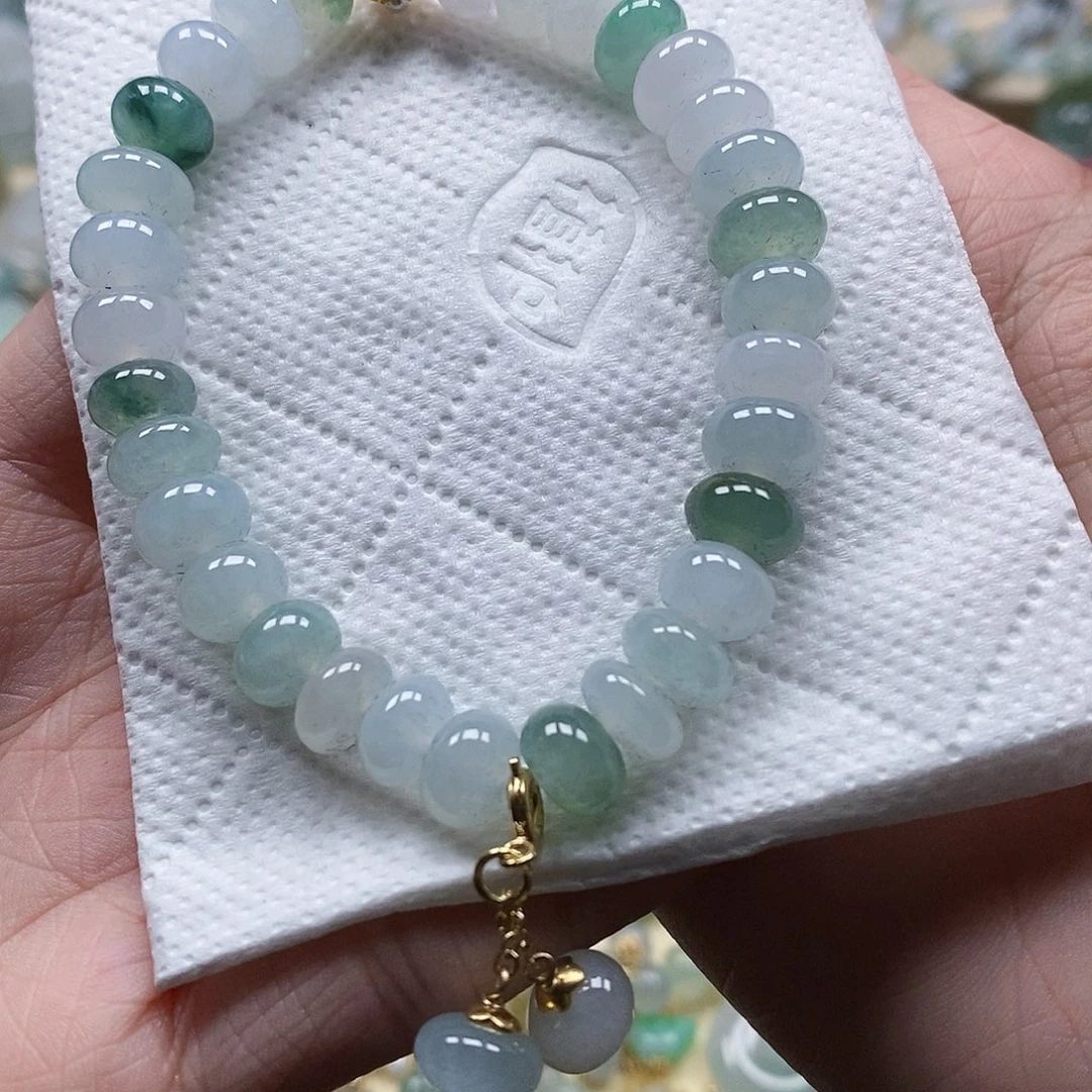 翡翠颈饰未镶嵌闪