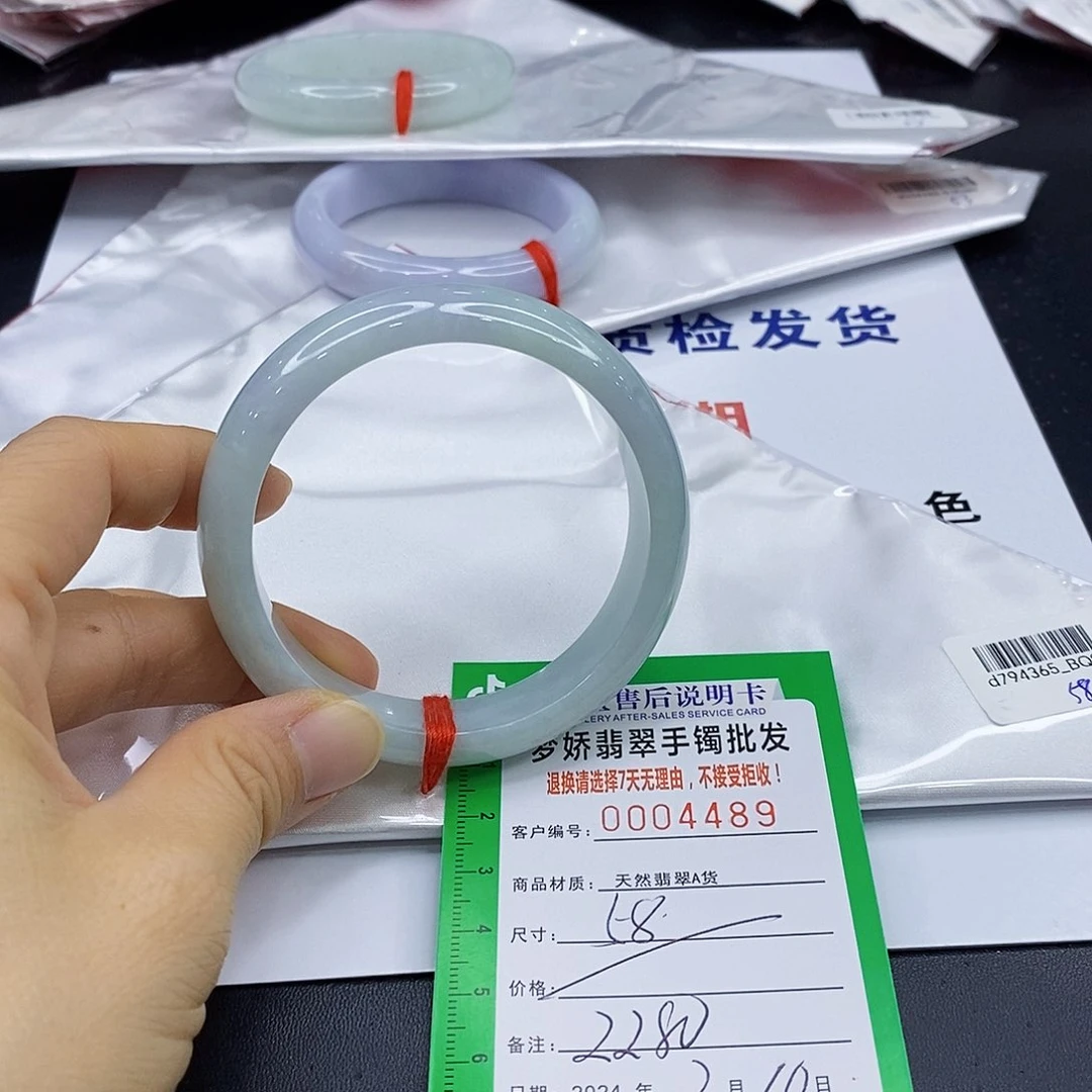 翡翠手镯未镶嵌翡翠手镯