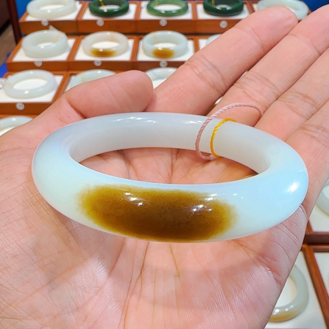 和田玉未镶嵌手镯且末一口咖糖55 56 57