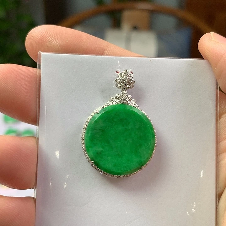 翡翠18K金镶嵌颈饰翡翠首饰