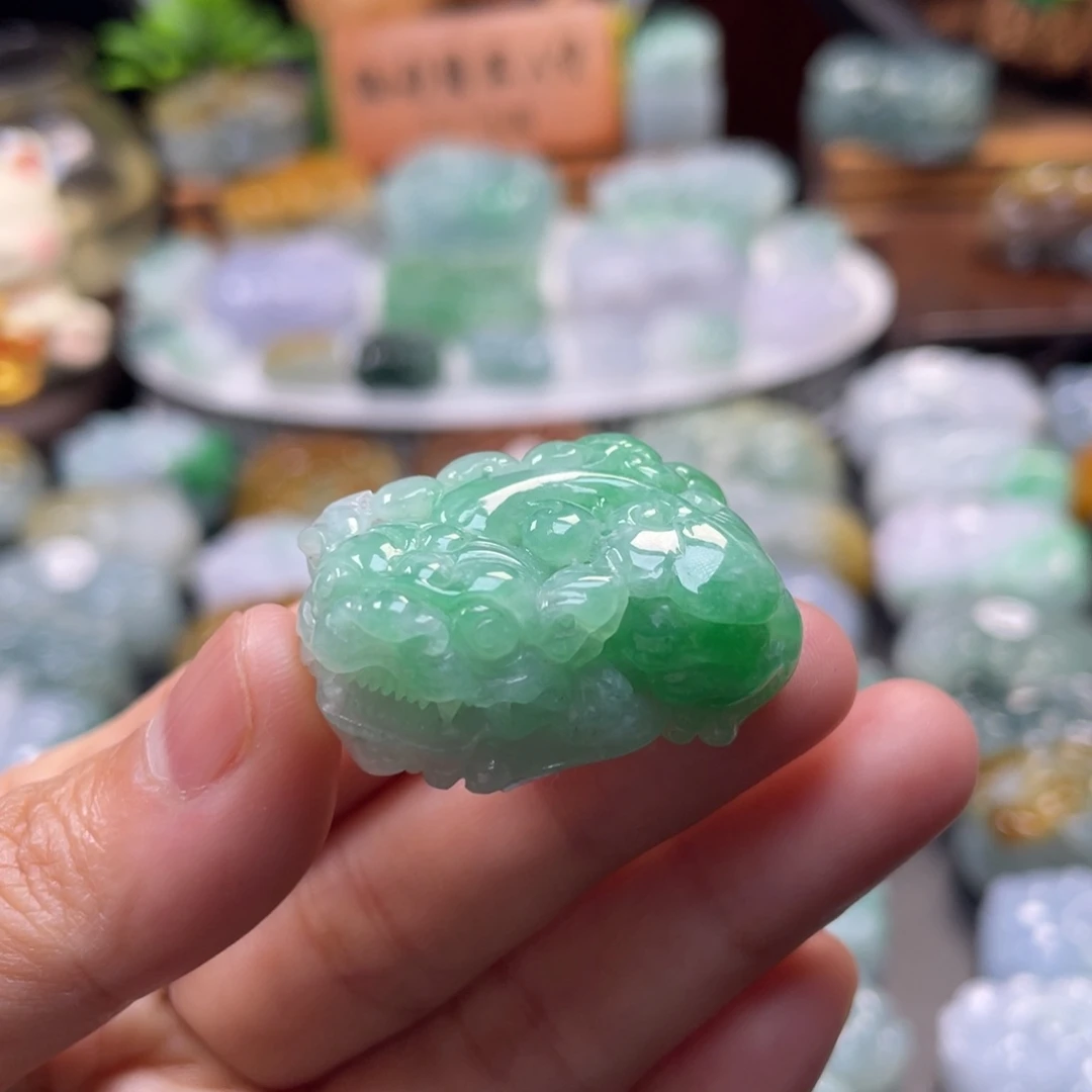 颈饰未镶嵌翡翠貔貅