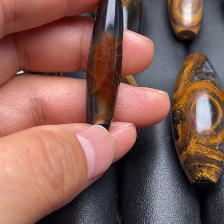 卍***卍碧石未镶嵌颈饰珠