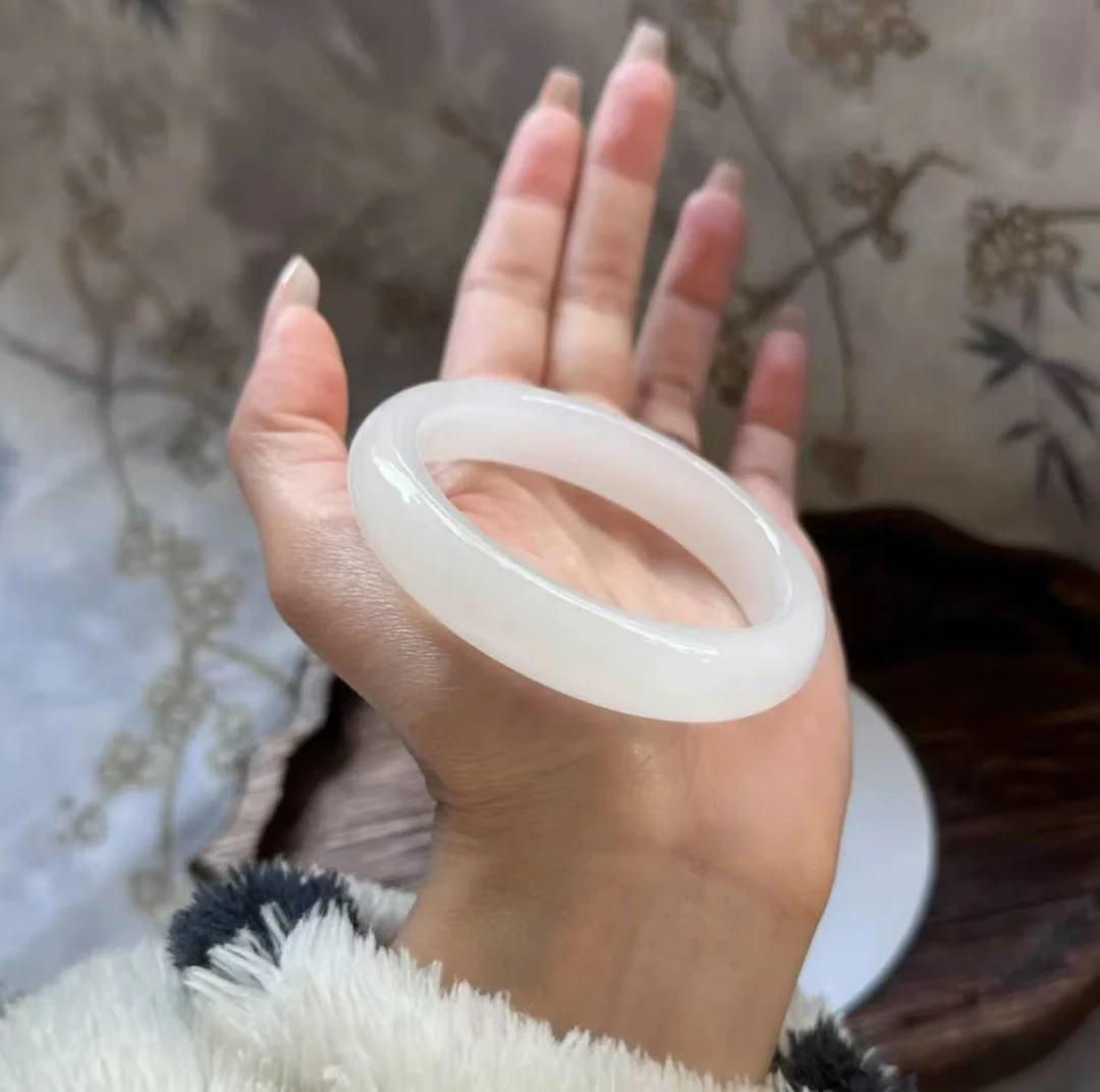 精美高端白月光手镯