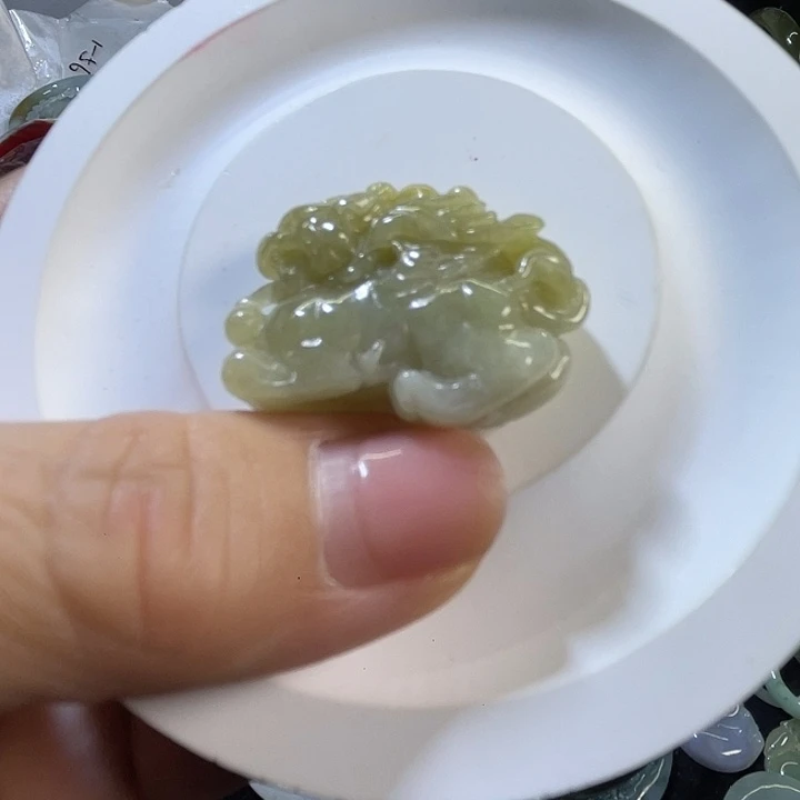 翡翠未镶嵌颈饰貔貅吊坠