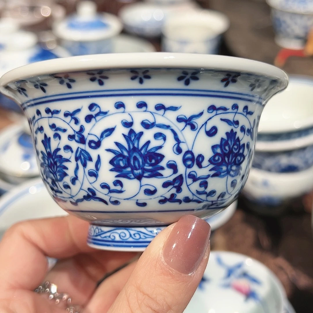 青花缠枝莲压手杯柴窑