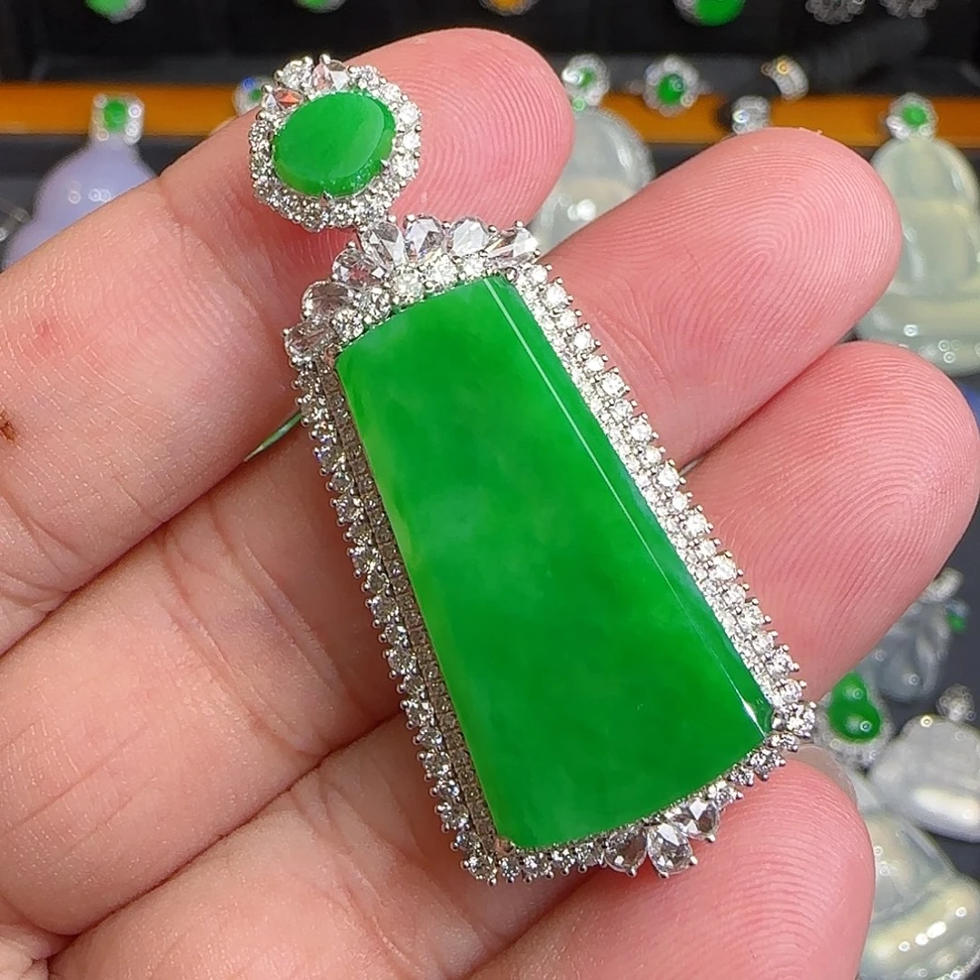 颈饰18K金镶嵌翡翠天然翡翠