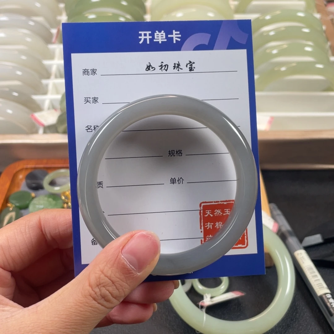 未镶嵌手镯和田玉水***