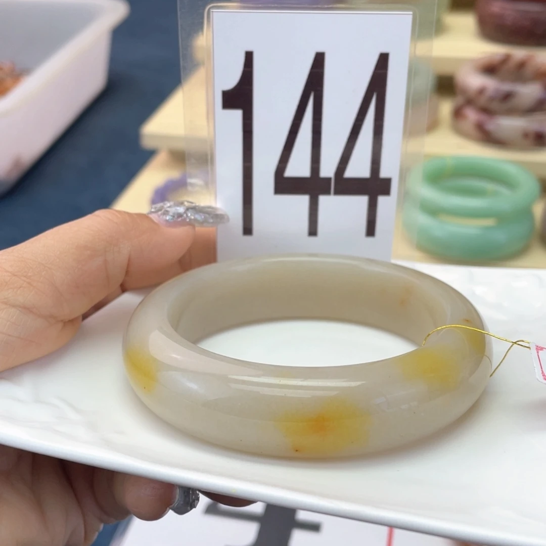 石英质玉未镶嵌手镯63圈