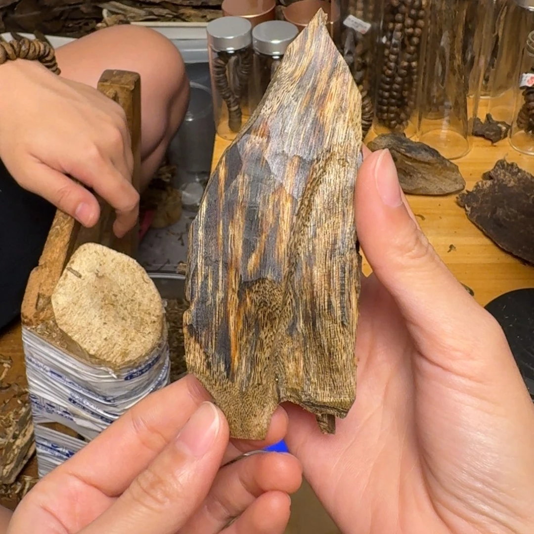 沉香碎屑沉香白棋块料29克