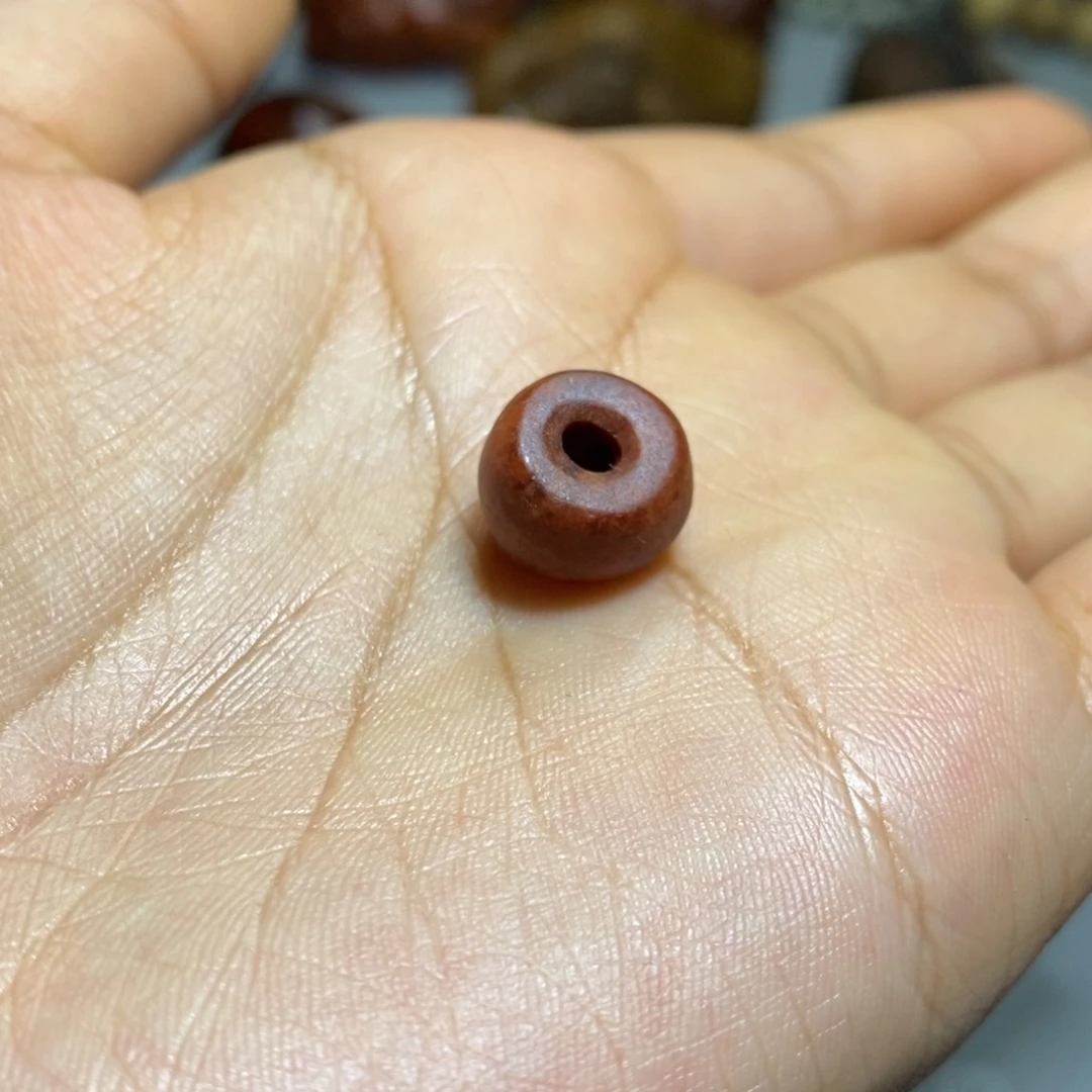 岫岩河磨玉（透闪石质玉）未镶嵌颈饰随机发一个