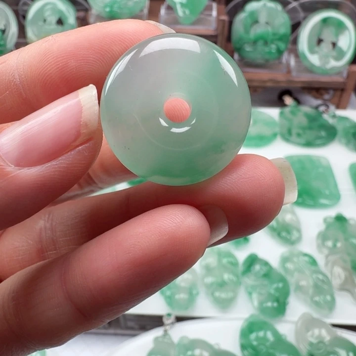 石英质玉颈饰未镶嵌小*酸