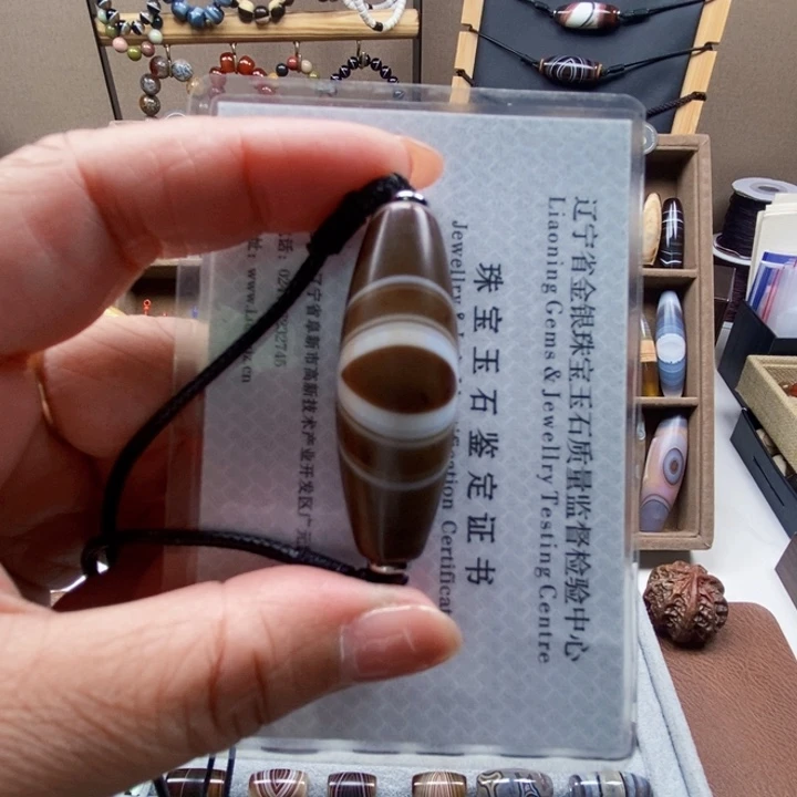 阿***西未镶嵌颈饰玛瑙/玉髓