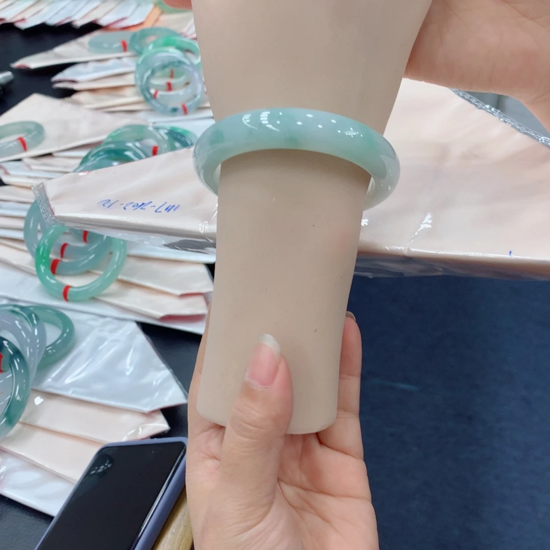 明***天翡翠未镶嵌手镯48小时