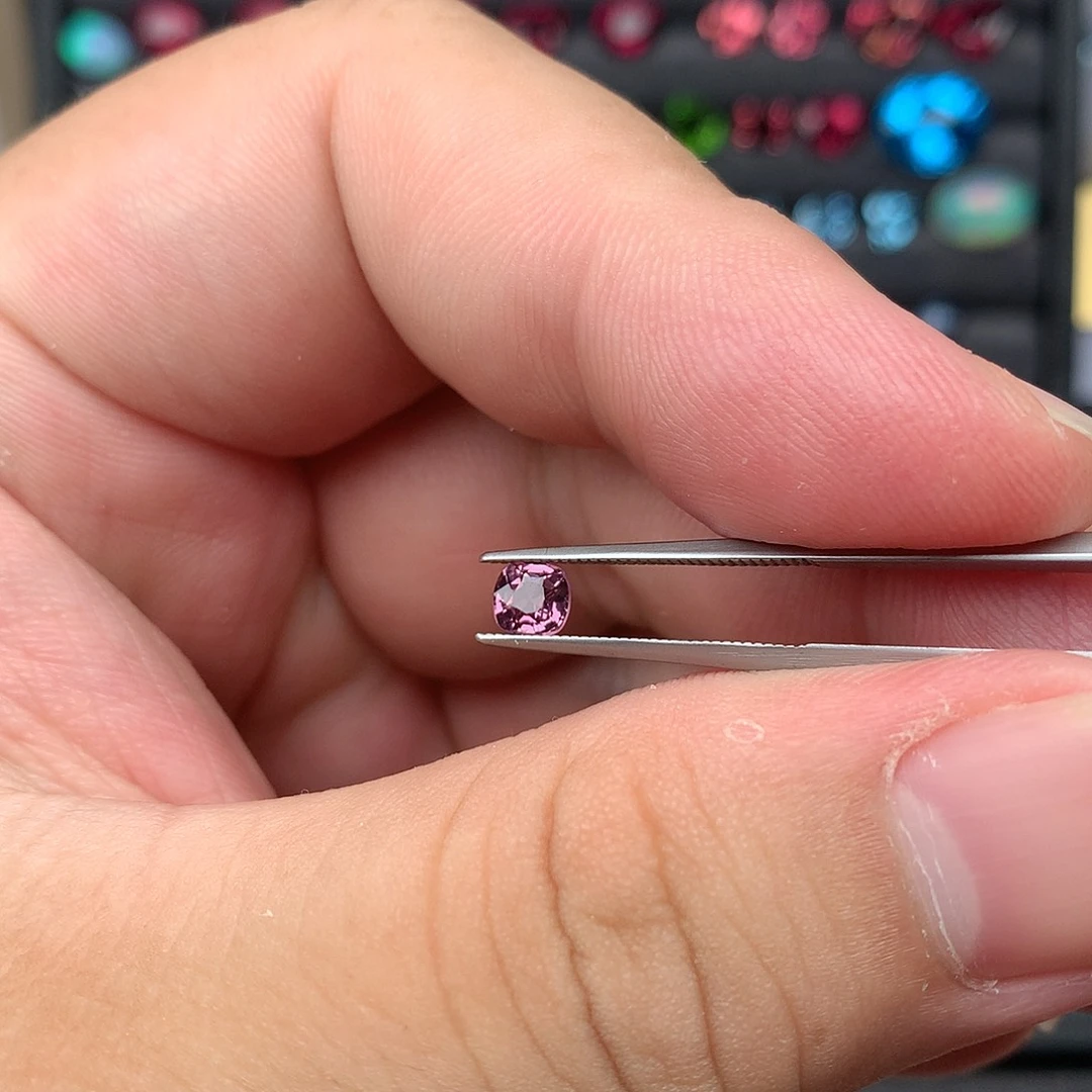 裸石未镶嵌尖晶石紫粉色