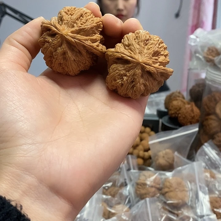 吴***降文玩核桃把件45.5/46平谷粗筋