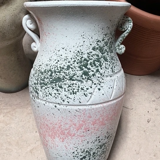 紫砂花盆口22高度37白瑕疵