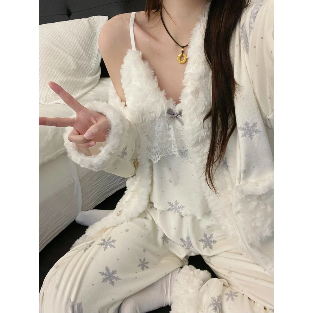 法式少女雪花印花德绒睡衣三件套女秋冬新款毛绒绒吊带家居服外穿