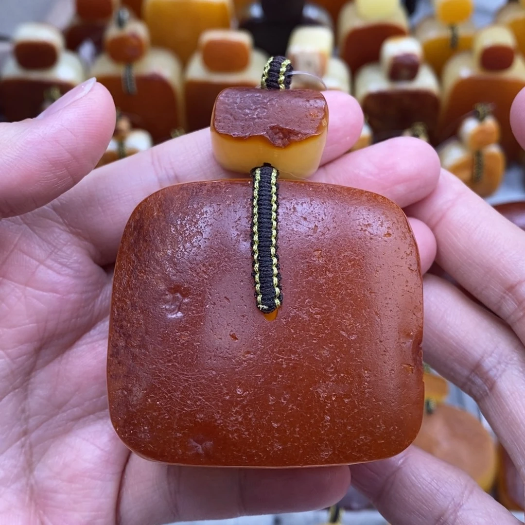 蜜蜡未镶嵌珠宝奇石