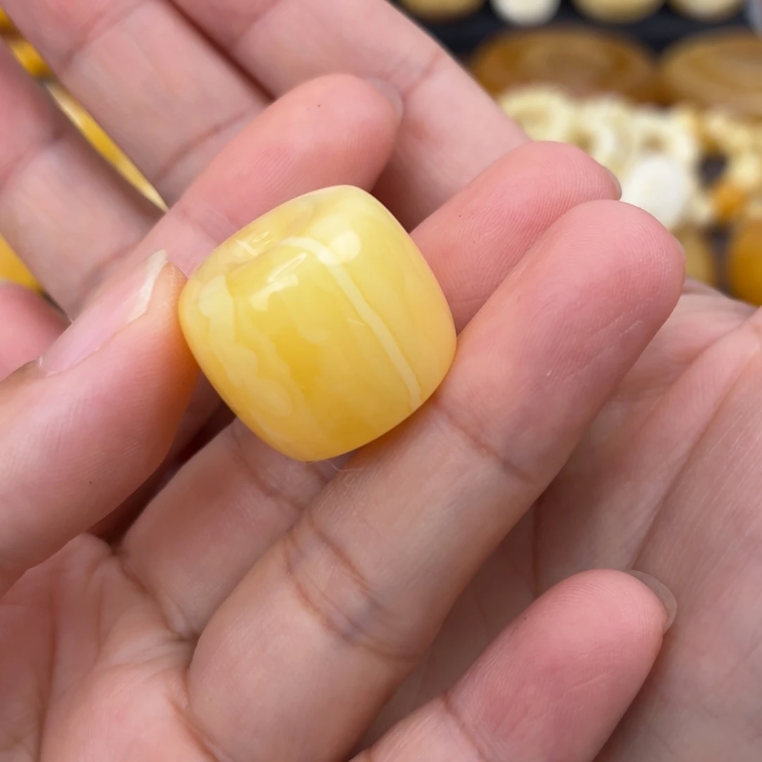 魏***敌蜜蜡未镶嵌裸石老型