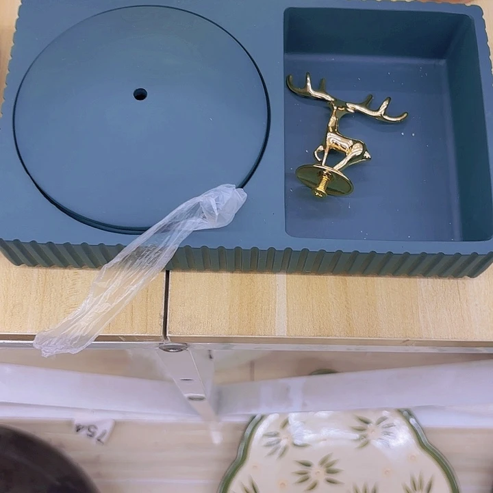 瓷片越**伟两个绿色样品