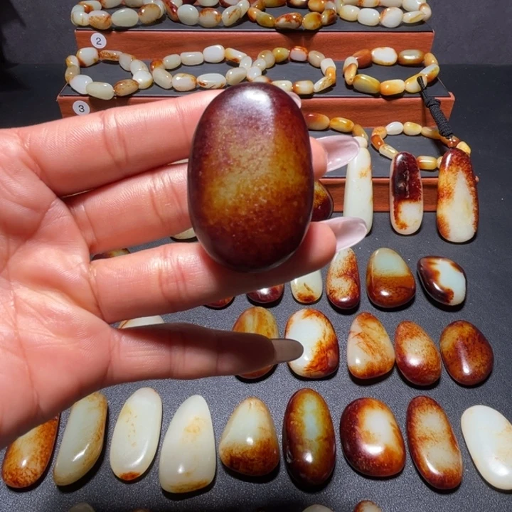 青***山和田玉未镶嵌颈饰