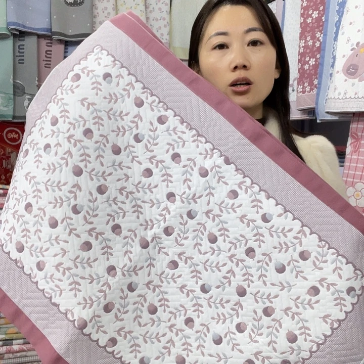 棉特价酒红色果实累累