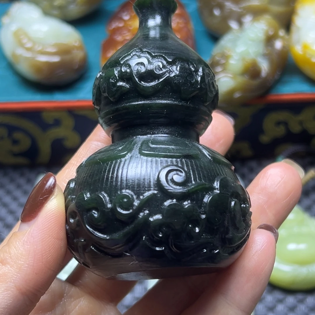 和田玉未镶嵌把件