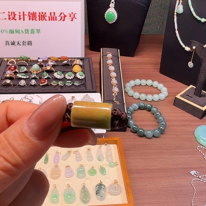 翡翠未镶嵌颈饰翡翠路路通