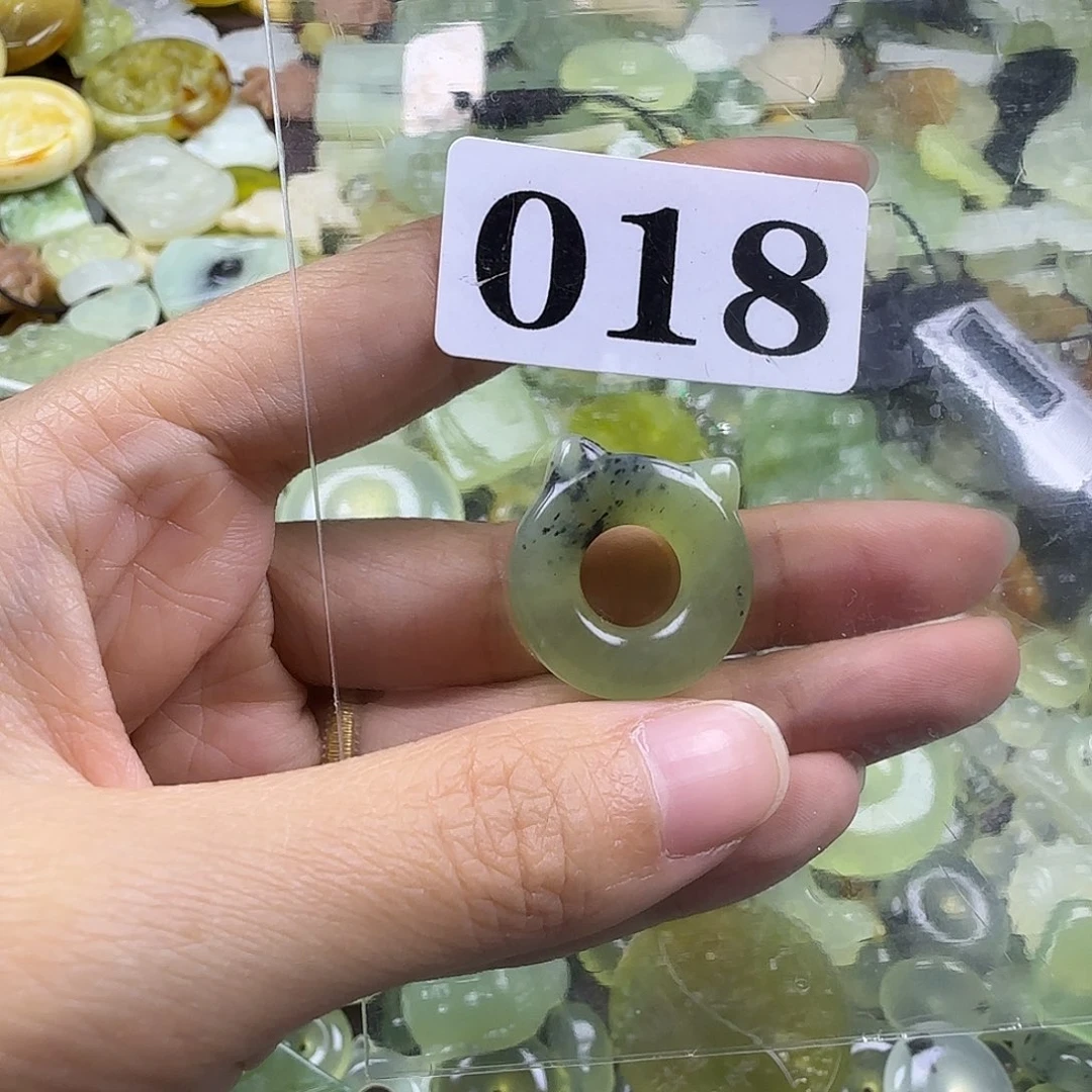 蛇纹石玉未镶嵌岫玉吊坠