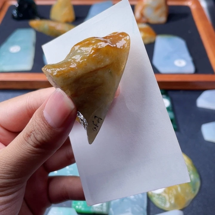 未镶嵌定制翡翠黄翡随行料