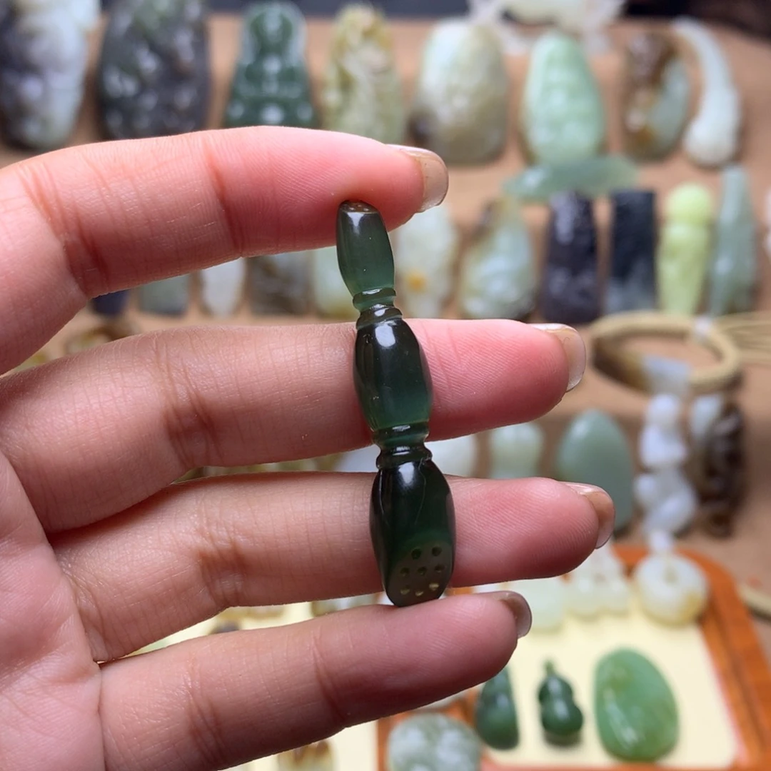 和田玉挂件未镶嵌随**安