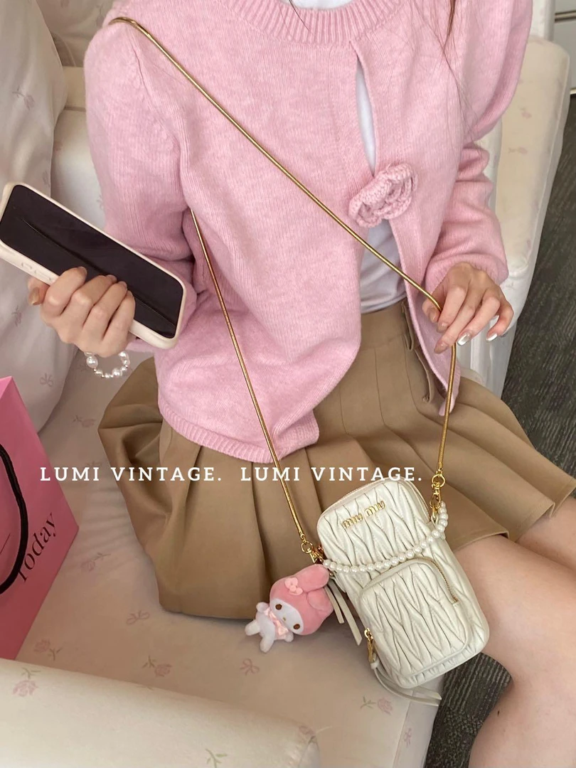 95新 MIU MIU/缪缪 白金褶皱羊皮手机包 28942107